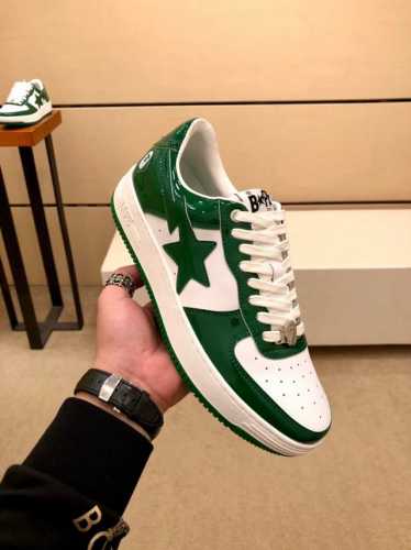 工厂价 BAPE x 猿人头 跨界联名系列限量发布] #极具特色的迷彩元素皮料，这次是金典的联名 面料：牛皮内里：羊皮垫脚：羊皮大底：橡胶成型底码数:38~44