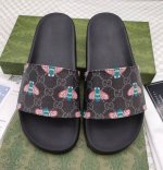 冲量价 情侣款gucci 古奇』拖鞋，万众瞩目的一款 美到即可融化你们的心，！简直就是鬼斧神工的杰作 人手必备的一款，开模制造 脚感q弹超柔软 上脚超级秀气.码