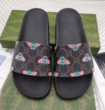 冲量价 情侣款gucci 古奇』拖鞋，万众瞩目的一款 美到即可融化你们的心，！简直就是鬼斧神工的杰作 人手必备的一款，开模制造 脚感q弹超柔软 上脚超级秀气.码