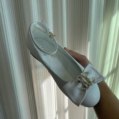 Chane* 24K 早秋新款蝴蝶结玛丽珍鞋 超级火爆 小香家早秋蝴蝶结双c水钻平底单鞋 感觉像个活泼开朗的富家千金 丝绒搭配蝴蝶结 史上最可爱 鞋面：黑色丝绒