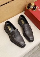 商品商标：Ferragamo 菲拉格慕 休闲皮鞋正码码数: 39-44 38.45订制 商品材料：精选 进口头层荔枝纹牛皮鞋面+原版五金扣，进口水染牛皮内里。强