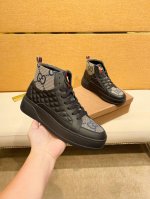 工厂价 Gucci 古奇高帮最新款休闲韩版风男鞋，全新秋冬款设计，完美做工，打造装柜品质，鞋面：牛皮面材质，皮内里；柔软舒适，橡胶大底超轻 耐磨、简约、百搭风时