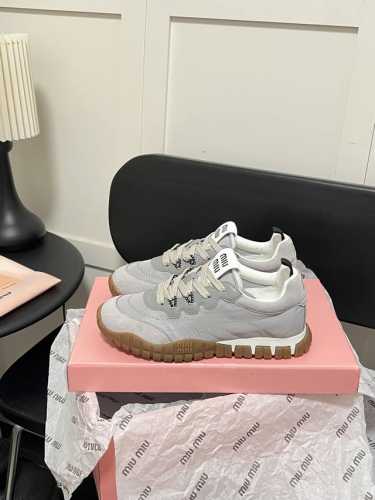出厂：200 miumiu缪缪 最新款 德训鞋 休闲 运动鞋 滑板鞋 原版购入开发 做货 Miu Miu运动鞋巧妙地表达了运动装与充满活力和进取心的女性理念之间
