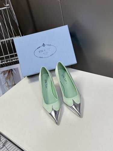 Prada 普拉达春夏新款绝美尖头跟鞋 时尚界久违的极简之美 经典时尚配色 毫不费力的优雅风来袭 时髦 精致 绝美 包头尖头 开边珠外穿时尚气质简约新款日常拖鞋