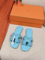 Hermes 爱马仕h拖鞋oran凉鞋系列 时尚又百搭 超级舒服 每个细节都做到极致 原版swift小牛皮 原版1:1独家私模鞋面 原版真皮沿条大底 包装 每对