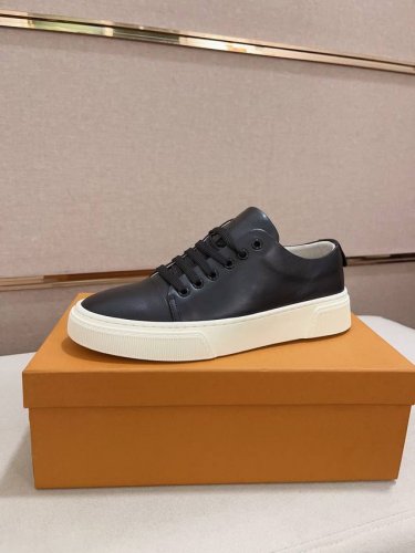 工厂价 Louis Vuitton 路易威登 Lv 顶级新款专柜同步发售，鞋面意大利进口头层牛皮，全进口羊皮内里，完全1比1复刻，鞋底：原厂特供原版底，独家活动