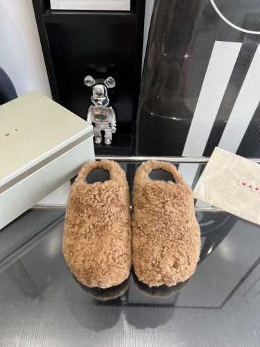 Marni 玛尼 情侣款羊毛拖 羊羔毛圆头半托鞋具有北欧风情简约百搭，真的很炸！尤其适合现在混搭的季节，搭上一双别致的小长袜，上脚非常好看 码数：35-44