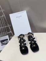 Celine 思琳春夏最新款复古凯旋门时髦粗跟凉鞋夏天搭配袜子 简直绝绝子了复古的点上带上了满分时髦感颜值 绝原版购入开发 依旧最高输出还原原版定制复古感胎牛皮