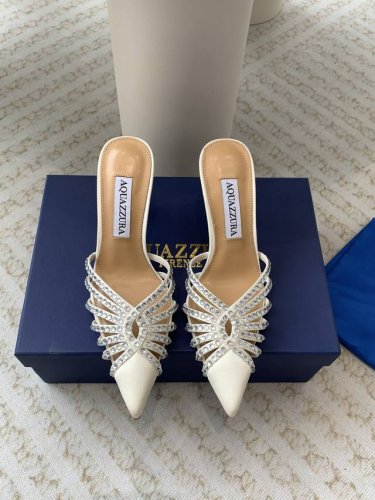 Aquazzura 24Ss 惊艳火爆款、菠萝 王室贵族的钟爱雍容华贵、气质高雅、到手如图柜级品质 进口真丝 璀璨别致水钻饰扣、小羊皮内里、意大利真a级真皮大底