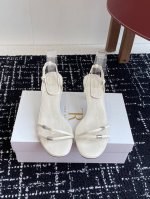 代购级 The Row 25Ss 新款性感细带凉鞋 细带凉鞋只服The Row 一如既往的简单，超强设计感，线条简洁流畅 虽然没有过多的元素点缀，只有两根细带支