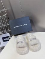 Alexander Wang 大王水钻厚底毛毛拖鞋 太好看了～很难不爱！ Bling Bling秋冬毛毛拖 露腿神器，没有比大王更懂女人心了 要闪更要美 原版水