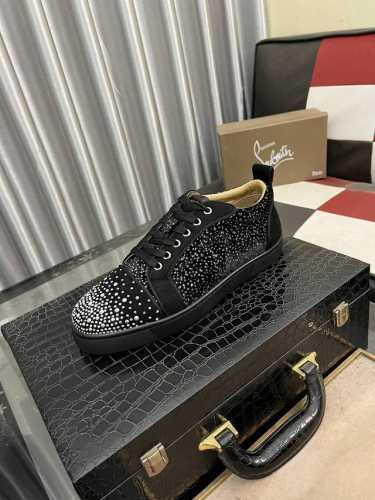出厂价： Christian Louboutin Cl红底鞋 专柜烫钻系列，休闲板鞋 独家热款发布活动乳胶垫脚成品大底车线全球供货 顶级版 ：原版进口牛皮鞋面，