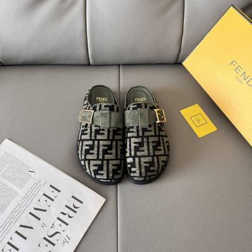 出厂： Fendi 芬迪 2025顶级专柜 早春新款 官网上新 Ff时装周新系列 芬迪 Off 包头拖 Ff拖鞋 Fendi拖鞋 Fendi鞋控 小红书热搜新款