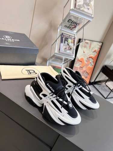 顶级版本 Balmain 巴尔曼2024最新款走秀款老爹鞋！原版开模一比一制做，男女同款情侣款。女码35-41 男码39-45 女34，42，男38，46定做