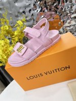 louis Vuitton路易威登多色可选新款拖鞋火爆上市，1:1高级定制，秒杀一切仿品，原版开模Logo装饰，既时尚又美观，面料:小牛皮，内里羊皮，精美原版鞋