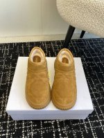 代购级半拖 靴子 迪奥dior 24Ss 秋冬 雪地靴 半拖 这款dior 及踝靴巧妙融合 Dior Chez Moi 系列元素 采用 Oblique 印花天鹅
