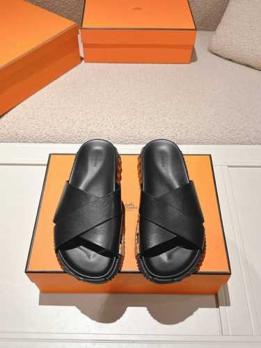 hermes 顶级版本# 爱马仕二舅拖 交叉拖 凉鞋 原版购入开发做货 镂孔柔软小牛皮运动鞋，配有鞋底，饰有经典Medor铆钉，打造舒适休闲风格 配送专柜精美包