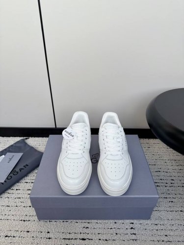 Hogan 24Ss 春夏最新运动休闲系列 松糕厚底休闲鞋 拼色工艺~休闲运动鞋履精湛手工设计融入军装元素 兼职实用与个性造型感;多元材质融入缤纷创作灵感，调和