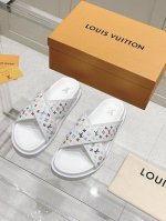 代购级 男款 Louis Vuitton 25Ss 沙滩拖 又一爆款 最新 顶配版本 Lv一出即巅峰的超爆款的老花拖鞋面包的脚感 软绵绵的超舒服 今年驴粉们太有