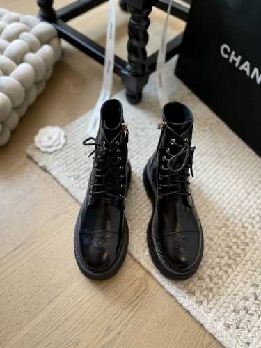 Chanel 24K新款早秋绑带短靴 顶级版本！版型超正 秋冬搭配必备单品 超重工系列！ 鞋面进口小牛皮 内里顶级混种羊皮 原版大底 码数 ：35-41 定制不