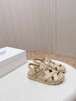 最新系列！Prada 普拉达2024春夏新款凉鞋 最新走秀系列，经典升级 舒适度与时髦度并存 每个颜色搭配都好看，设计搭配不同风格需求 鞋面：定制面料 内里: