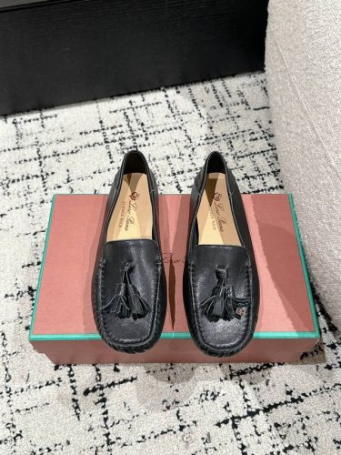 顶级版本 代购级 Loro Piana Lp 70 新款 流苏 豆豆鞋 一脚蹬乐福鞋 这款全新 Loro Piana 莫卡辛鞋采用经防水处理的柔软绒面革制成，饰