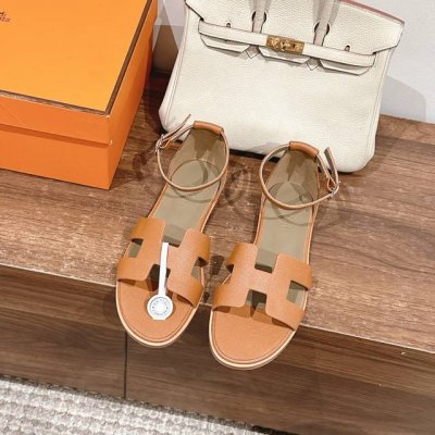高品质！ Hermes 爱马仕经典Santorini 凉鞋 新设计灵感还是遵循传统经典 H 鞋面，搭配精致踝带、可调节系带，适合日常穿着、打造时尚悠闲风格业内独