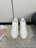 Golden Goose Purestar 24Ss新款 厚底小白鞋系列 追求“完美的不完美”、品牌标志性的lived-In 岁月留痕，做旧处理和独特的星星元素