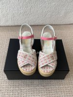 CHANEL2025春夏最新面料★★★★★ 众多明星网红上脚，国内外博主刷爆的一个百搭系列，春夏衣橱搭配必备 凉鞋首选. 鞋面：进口超柔羊皮 内里: 进口水晶羊