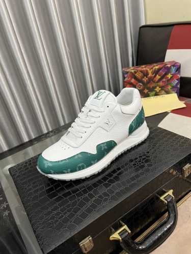 出厂价： Lv 路易威登。最新潮鞋休闲鞋实体店爆款。新品春夏季舒适进口定制原版牛皮，独特提花面料元素设计。搭配羊皮内里，Lv原版底，高端包装高品质细节决定品质、