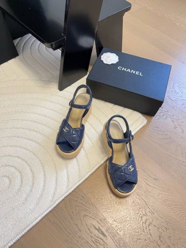 Chanel 25C秀款厚底防水台凉鞋鞋面羊京，防水台4cm，后跟12cm！上脚后很稳！穿上立马两米八内里垫脚羊皮，原版大底。Size:35-39 40定做