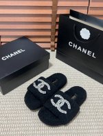 橙子出厂价 Chanel 香奈儿 秋冬新款 双c水钻扣毛毛拖鞋 小红书推荐 热搜新款 明星同款 原版开模 代购版本 进口环保羊羔毛 原版玻璃水钻扣 私膜 Tpu