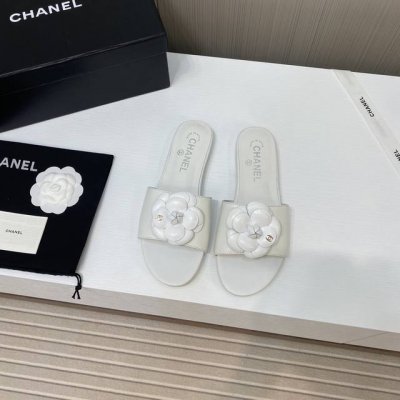 出厂价 Chanel 香奈儿 24Ss 山茶花拖鞋 自留款，真皮底，蝴蝶结的点缀，上脚美到爆，简简单单，夏天必须要有的小凉鞋 对版开发，随便暴走不磨脚，称霸整个