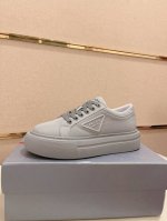 工厂价 高版本 高品质新款prada 普拉达 专柜同步上市， 新款男鞋、面料精选头层牛皮，纯手工艺制作而成 内里:全牛皮内里 高端气垫开模防滑橡胶大底，精美线条