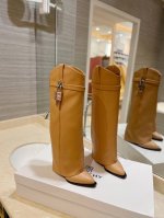 专柜正品级定制版本 Givenchy0 新款高跟刺绣长靴，市面最高版本 纪梵希 锁扣 鞋头刺绣花款 风靡整个时尚圈 原版开发鞋型超级正 最高还原度鞋型 包裹性非