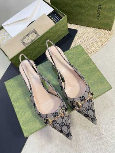 Gucci 24ss春夏新款 G家尖头马衔扣V型系列，经典再现，简约设计高雅品质，鞋面以羊皮双G布材料匠心打造，鞋面缀饰亮眼的经典马衔扣，后带着釆用松紧带设计，