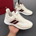 pp Bally 巴利 新款男士拼接休闲运动鞋，采用进口小牛皮搭配高弹力布而成，两侧缀以红色装饰鞋外腰饰有bally品牌标志，双层外鞋舌饰有bally 品牌标志