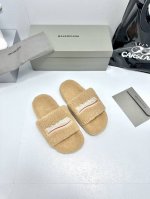 独家发售 S 巴黎世家秋冬潮品 羊羔毛毛拖 ！ Balenciaga Political Campaign 徽标刺绣！ 欧美名媛 明星 网红girl 大爱款 精