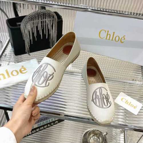 chloé渔夫鞋 材质：原版进口面料、牛皮内里 颜色：桔色、白色 码数：35-40 40订做不退换 Chloé渔夫鞋，简约独特，Logo采用刺绣工艺，低调但细节