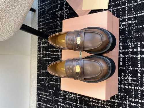 代购级 Miu Miu 25ss 新款 一脚蹬 金币 乐福鞋为你打造纤细大长腿