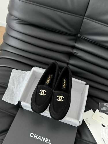 Chanel 24K秋冬新款毛茸茸乐福鞋 泰迪毛毛鞋 很舒服诶 美拉德棕色还是很适合秋冬的～ 鞋面麂皮 内里皮毛一体 真皮大底 Size:35-39 其他码数定
