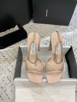 Jimmy Choo 最新烫钻真丝奥钻脚环鱼嘴鞋！Ins上超火爆的单品 出席各种聚会 鞋面：进口羊皮 真丝 格力特 跟高：9.0Cm 内里：定制羊皮 鞋底：意大