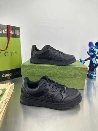 gucci古驰 最新爆款高低帮做旧情侣运动鞋系列出货 原版购入开发 做货，这款高低帮运动鞋采用篮球风格廓形设计，巧妙融入镂空拼片和做旧效果，尽显别样匠心。匠心融