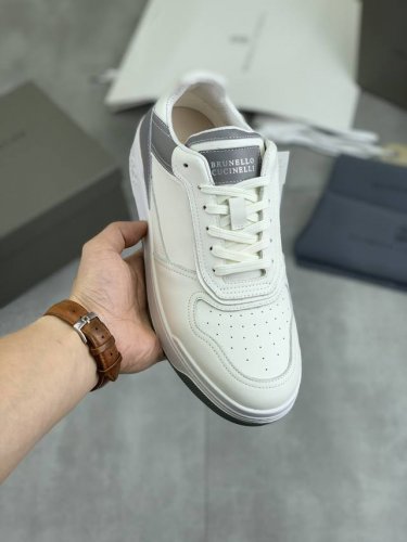 出厂价 实价 高版本 Bc新品 Brunello Cucinell* 低帮运动鞋 官方售价rmb 27,000 经典纱线激发了这款运动鞋的精致与运动品味 原版牛