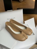 代购级版本 莞产 Maison Margiela 经典色+25秋冬新配色Margiela 经典分趾头系列！材质和工艺均媲美zp小羊皮的材质 鞋头秀气贴合脚的包裹