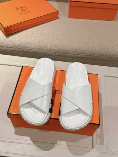 Hermes 顶级版本# 爱马仕二舅拖 交叉拖 凉鞋 原版购入开发做货 镂孔柔软小牛皮运动鞋，配有鞋底，饰有经典medor铆钉，打造舒适休闲风格 配送专柜精美包