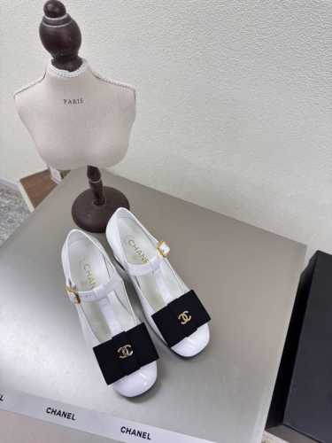 方头 经典中跟 小香 玛丽珍单鞋 P390 五金Logo 加持 舒适有范 白色小牛漆皮 手工 l 质感满满 真皮大底 设计 超舒适 Logo清晰可见 优雅 内里