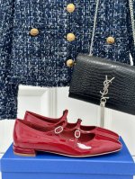 Stuart Weitzman Sw经典早秋 双带粗跟玛丽珍鞋 法式浪漫与时髦 简直美上天了 一如既往贴合脚型的高舒适度 搭配双绑带增加了精致与甜美 让它成为浪