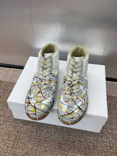 工厂价：普通款女码440/男码460 涂鸦款女码480/ 男码490 maisonmargiela 情侣款系带德训高帮鞋 Mm6 马吉拉平底圆头涂鸦拼色复古休闲