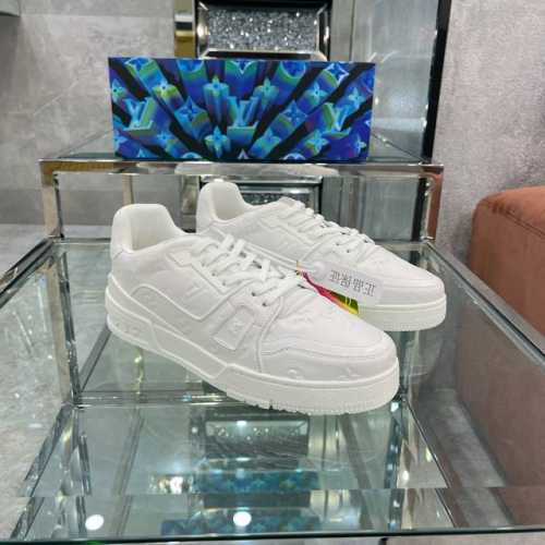 顶级版本 上线男款39-44 45.46 Virgil Abloh 向篮球鞋设计汲取灵感，推出标志性 LV Trainer 运动鞋，经典的花纹富含着整体的特性，